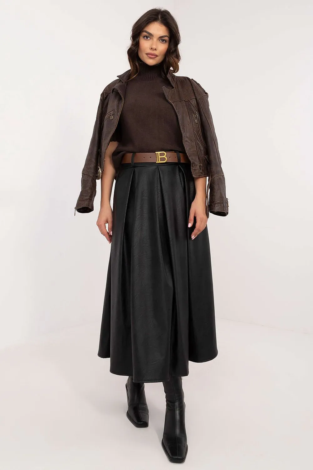Elegant midi length imitation leather skirt